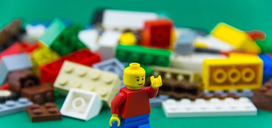 creo la figura, composizione con 25 parole a rombo di Paolo Pedemonte